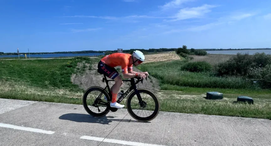 Een goede aerohouding is heel belangrijk bij het tijdrijden
